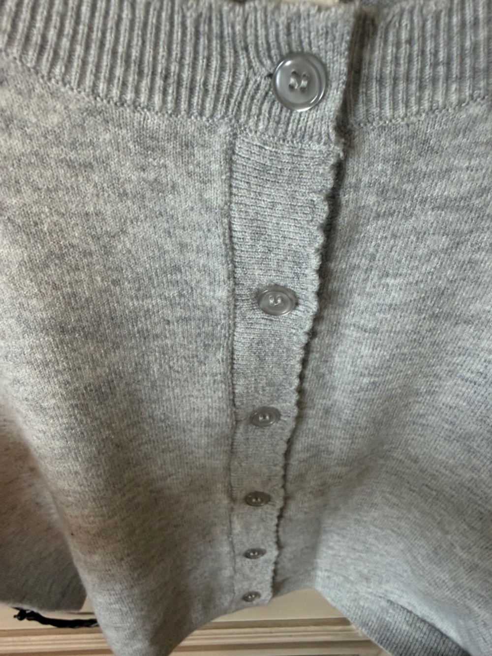 Moon & Madison Light Gray Short Sleeve Button Front Cardigan - Picture 4 of 5